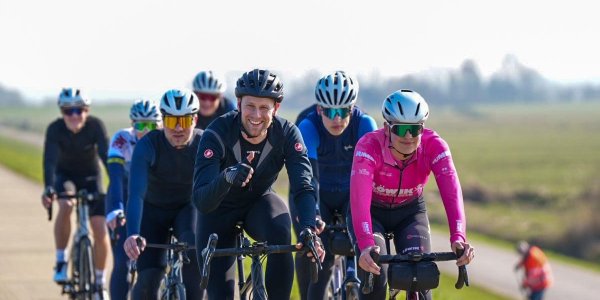 Foto: Trappen voor de redders: Nuborgh College Lambert Franckens fietst voor KNRM Elburg