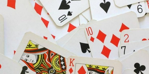 Foto: Prijswinnaars klaverjassen bij Klaverjasklub SV 't Harde