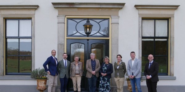 Foto: Bijzonder bezoek verbindt familiegeschiedenis met Oldebroek
